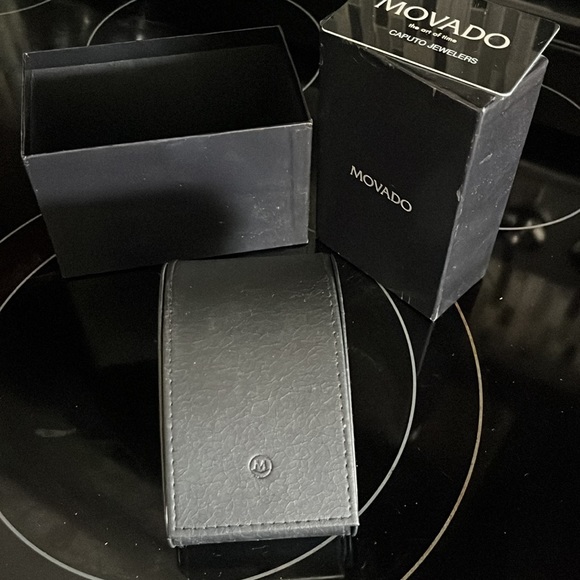 Movado 2 tone bracelet watch - Picture 6 of 9